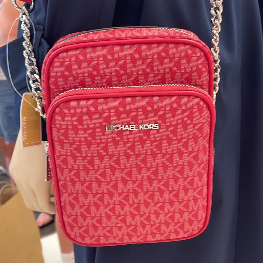 MICHAEL KORS Jet Set Travel Md Signature Logo Crossbody Flight Bag
DK RASPBERRY - Picture 10 of 16